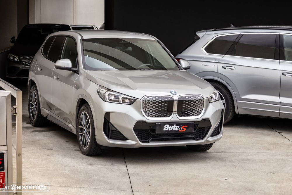 BMW iX1 eDrive20 Pack Desportivo M - 2