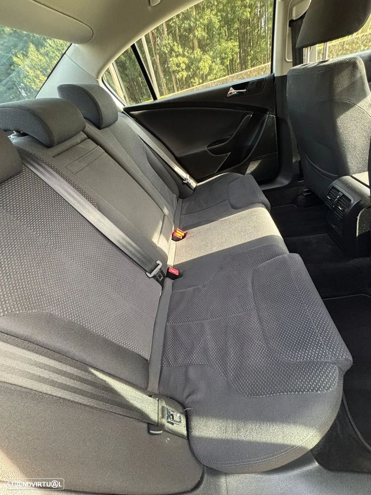 VW Passat 2.0 TDI Confortline - 15