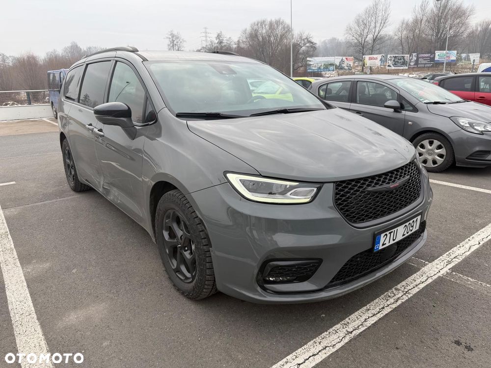 Chrysler Pacifica - 2