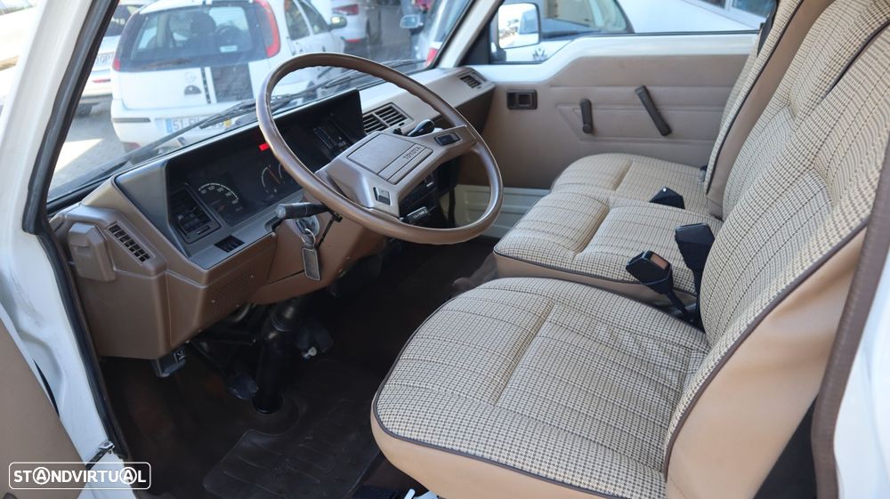 Toyota HiAce 2.4 D LH51L - 9