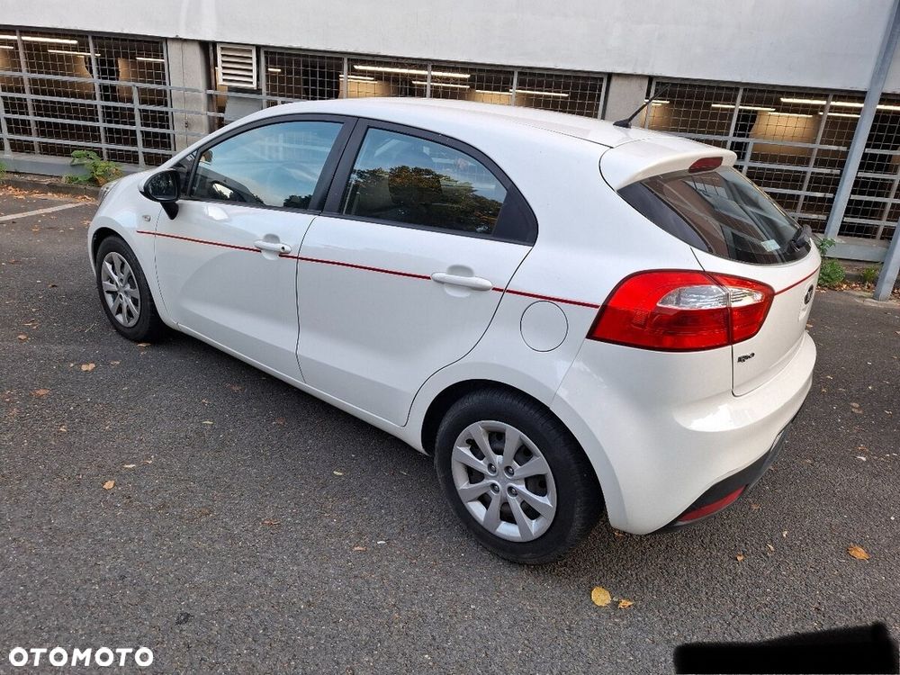Kia Rio - 4