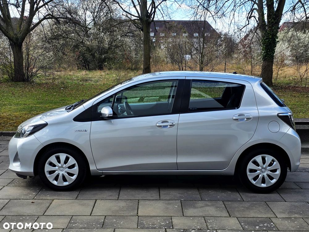 Toyota Yaris Hybrid 100 Premium - 8