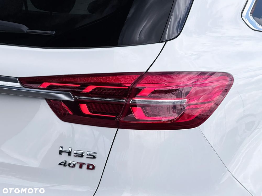 Hongqi HS5 - 12