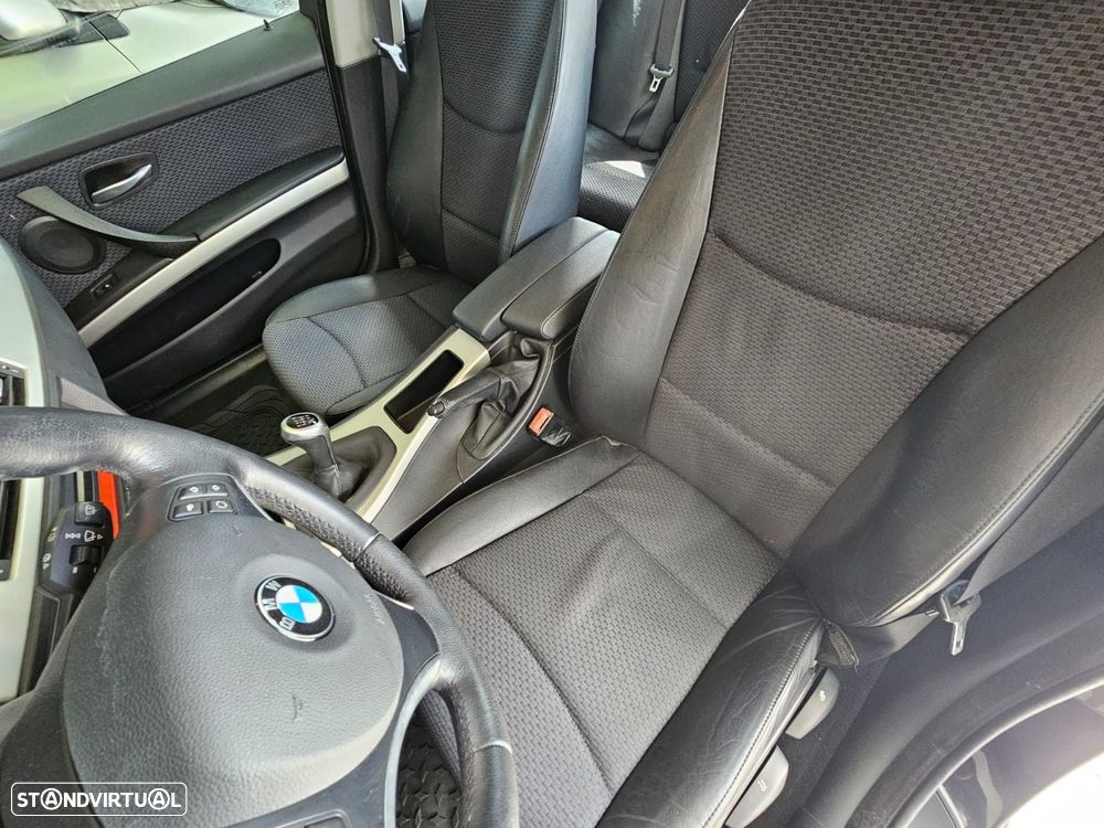 BMW 318 d LifeStyle - 20