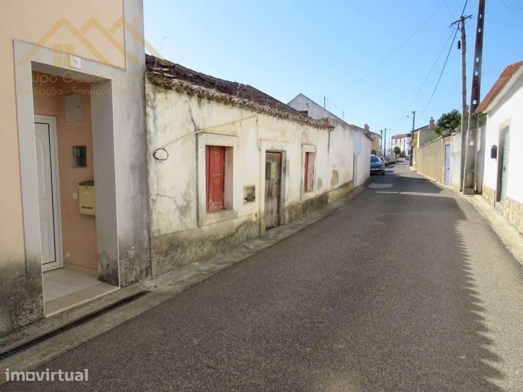 Ruina situada na Dagorda, Vermelha, Cadaval - Grande imagem: 2/2