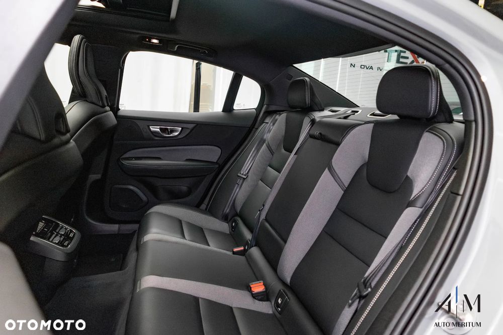Volvo S60 B5 B AWD Ultimate Dark - 32