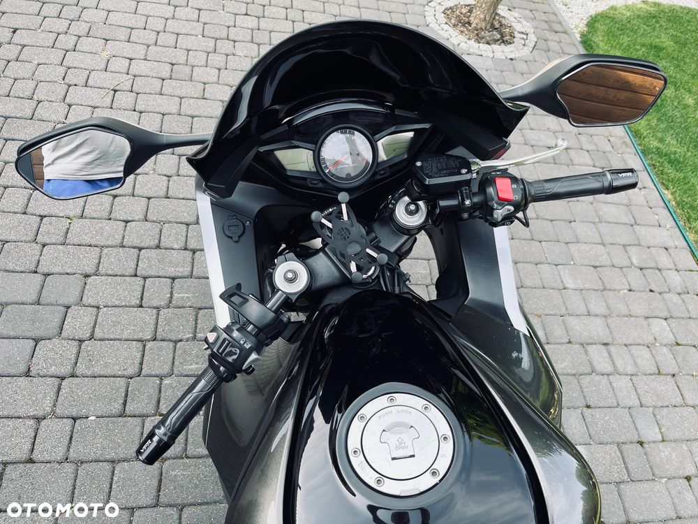 Honda VFR - 12