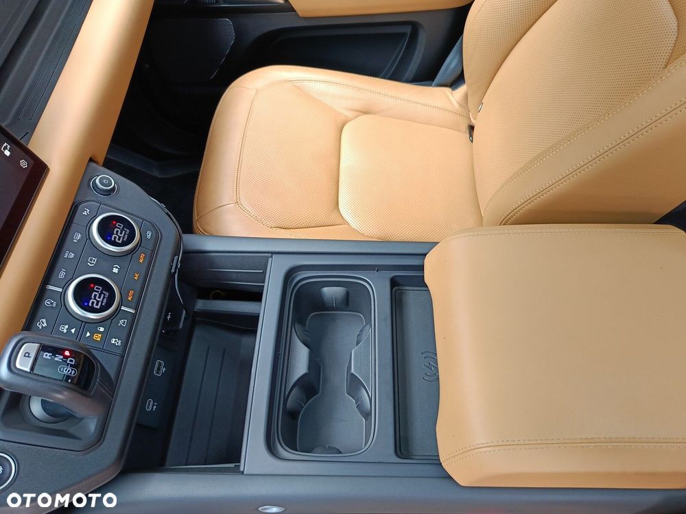 Land Rover Defender - 34