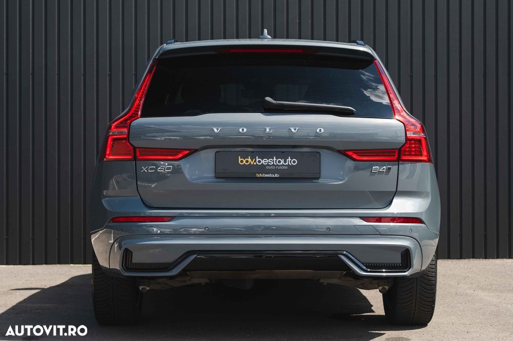 Volvo XC 60 B4 MHEV AT8 AWD R-Design - 11