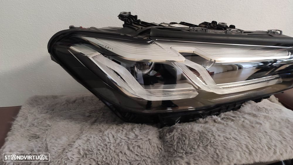 farol direito full Led BMW G30 G31 lci - 5A388C8 - 2