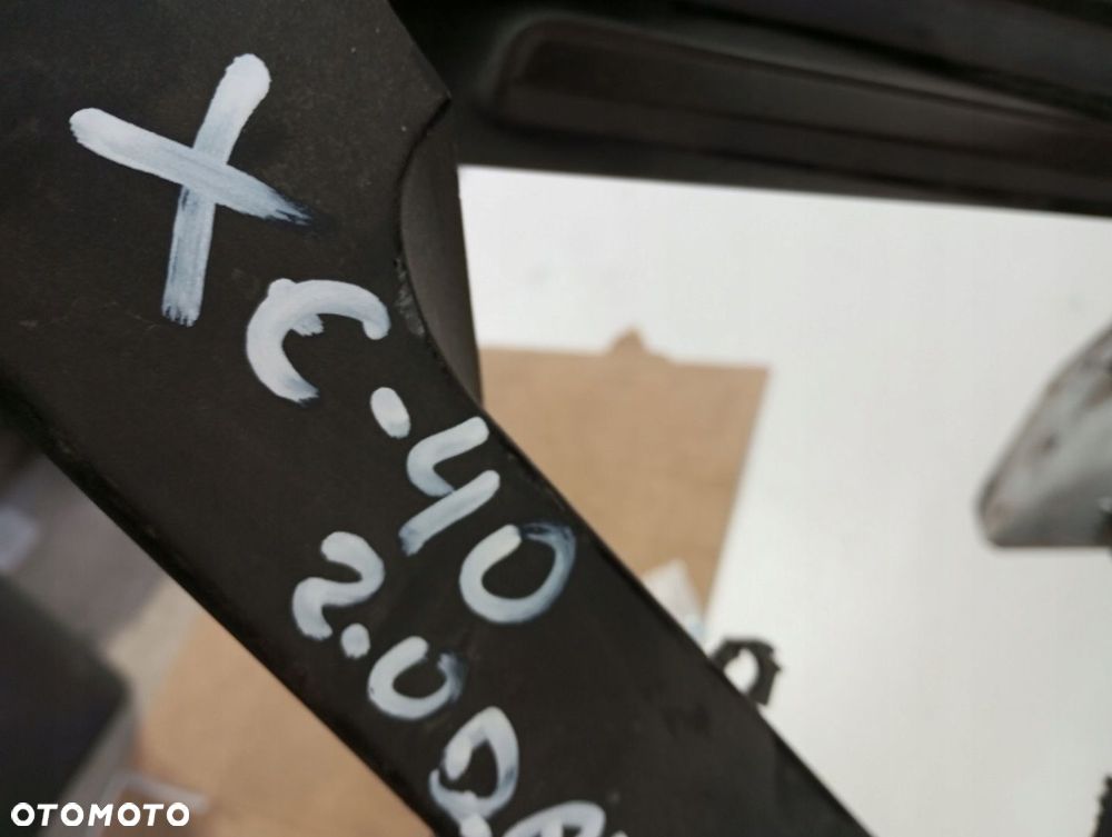 Pas przedni chłodnice VOLVO XC40 XC 40 2,0D - 8