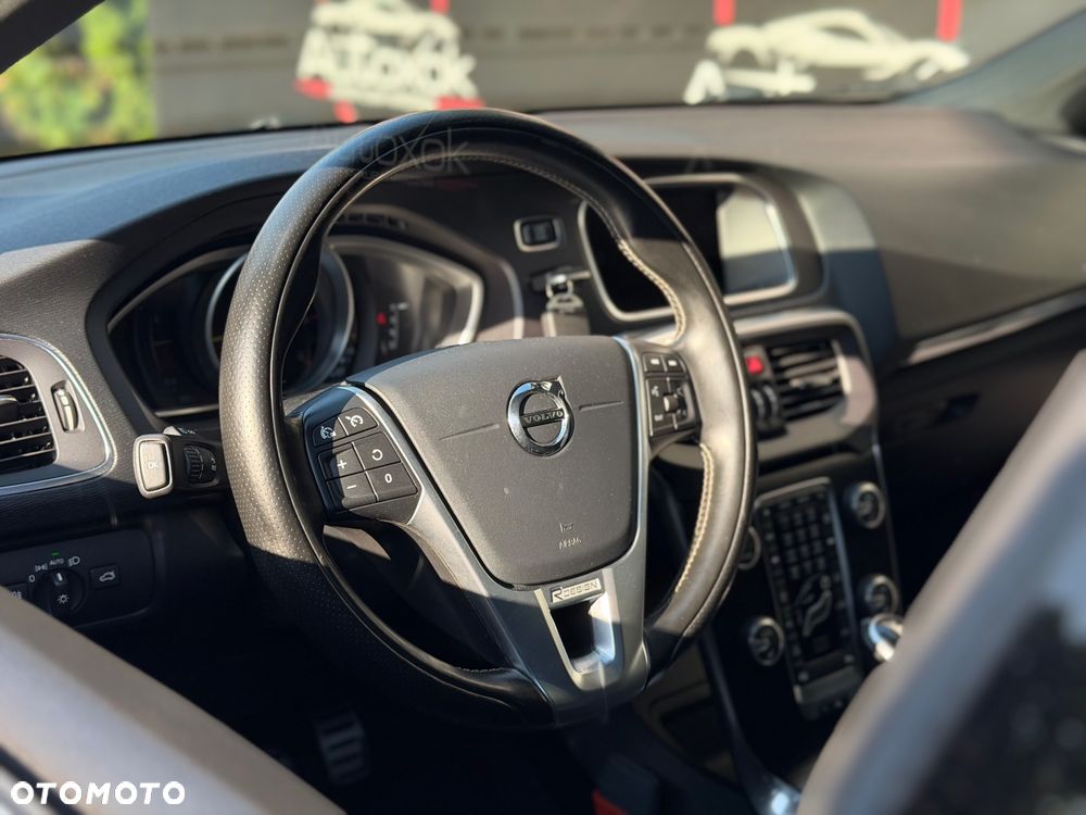 Volvo V40 D3 Geartronic RDesign - 18