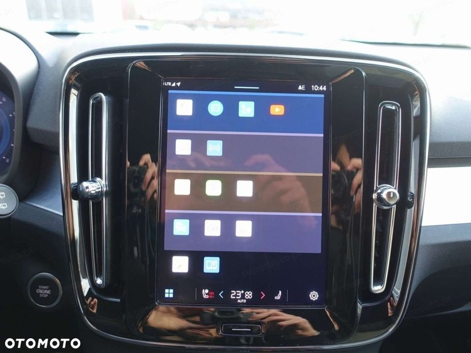 Volvo XC 40 B4 Plus Black Edition - 9