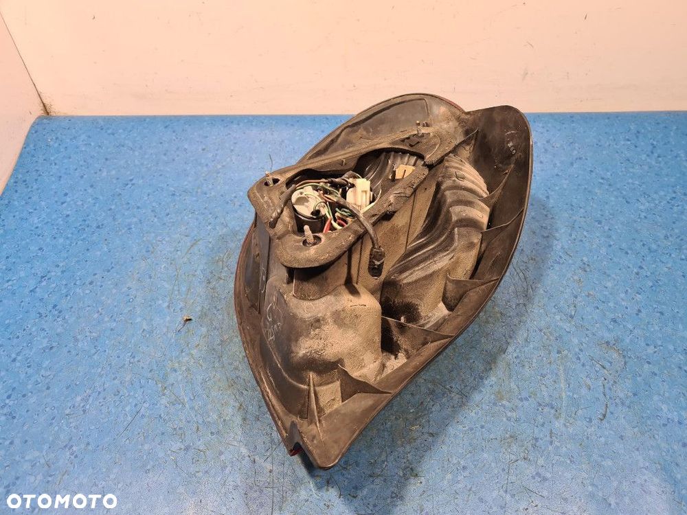 TOYOTA COROLLA E11 HB LAMPA TYŁ PRAWA ZEWNĘTRZNA - 7