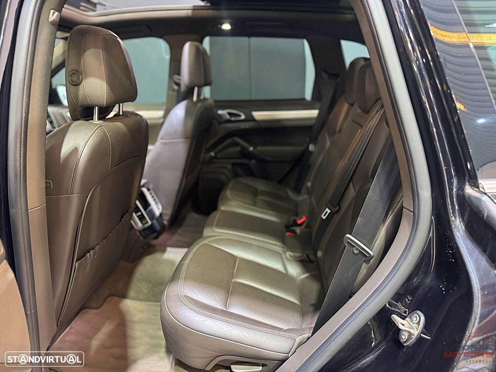Porsche Cayenne Platinum Edition - 18