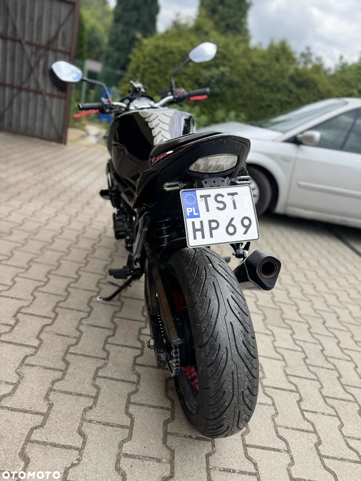 Suzuki GSR - 7
