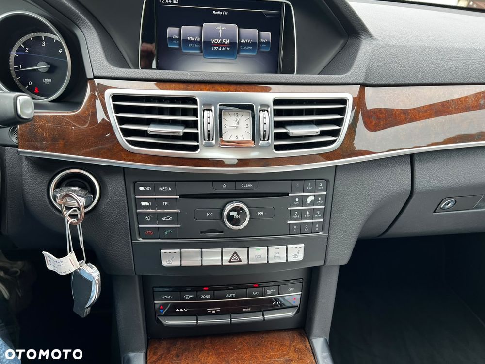 Mercedes-Benz Klasa E 250 BlueTEC 4Matic 7G-TRONIC Elegance - 14