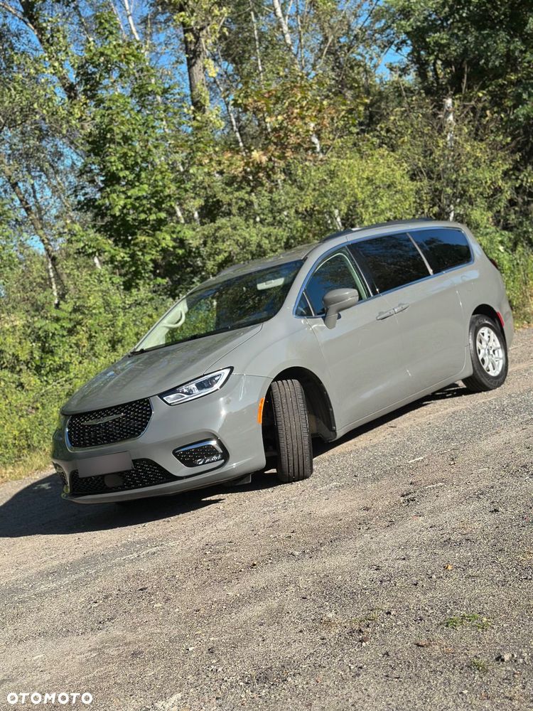 Chrysler Pacifica - 2