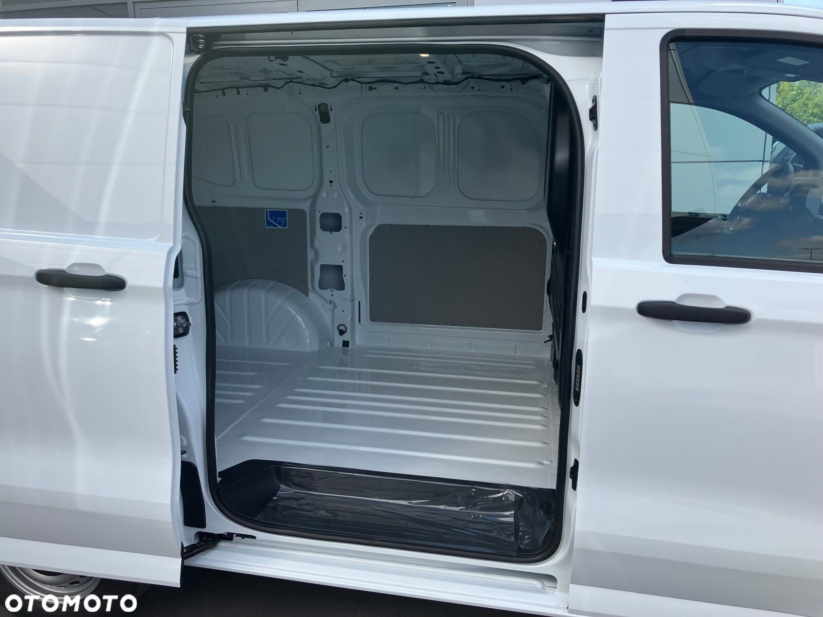 Volkswagen Transporter Transporter Furgon silnik: 2,0 l TDI 150 KM / skrzynia biegów: 8-biegowa automatyczna rozstaw osi: 3100 mm - 10