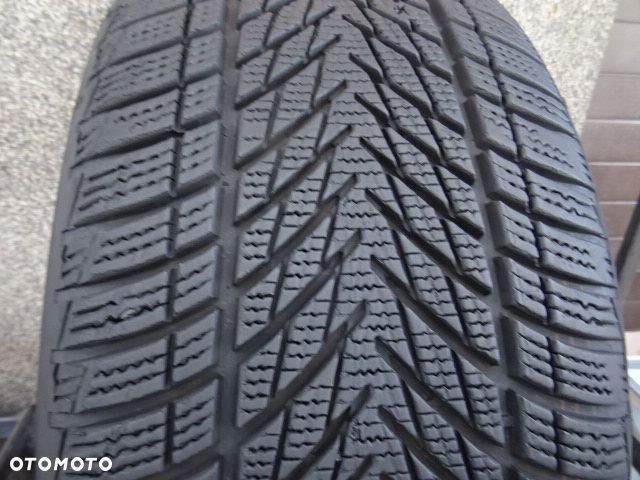 225/40/R19 93W Goodyear Ultra Grip Performance 3 - 1