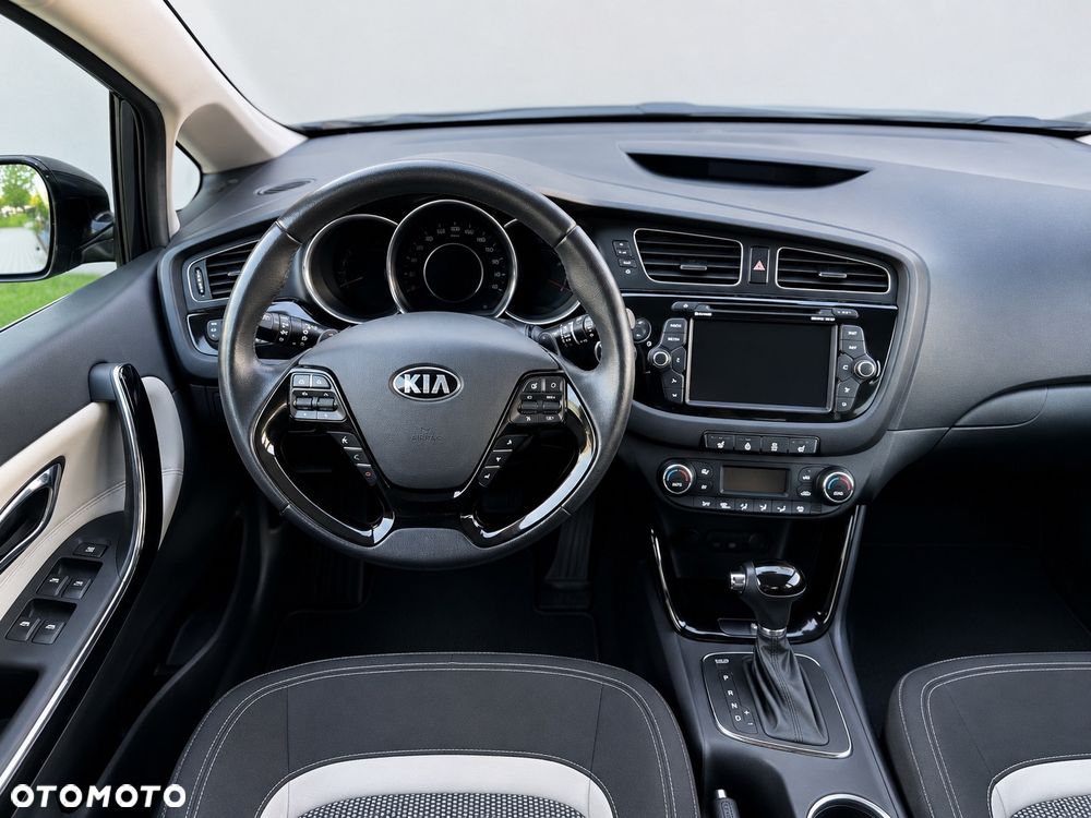 Kia Ceed - 8