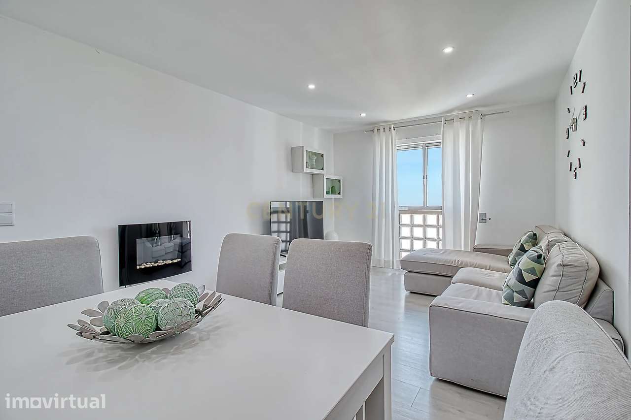 Apartamento T2 com 70 m² e Vista Desafogada em Santo António dos Caval - Grande imagem: 2/25