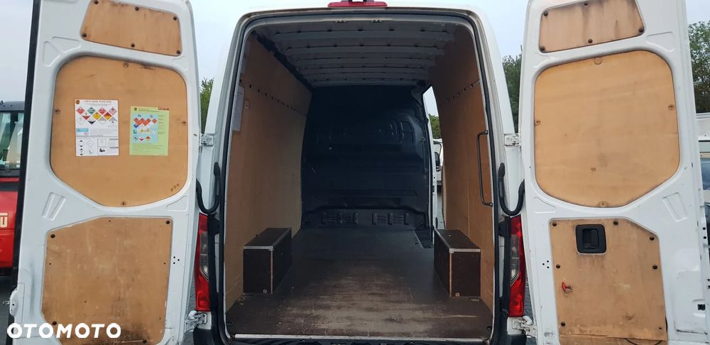Mercedes-Benz Sprinter - 37