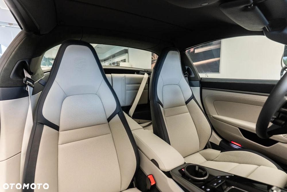 Porsche 911 Targa 4S - 18