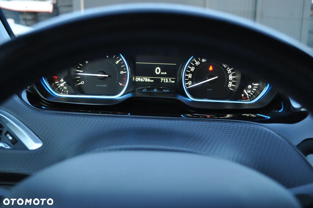 Peugeot 2008 1.2 Pure Tech GPF Allure S&S - 21