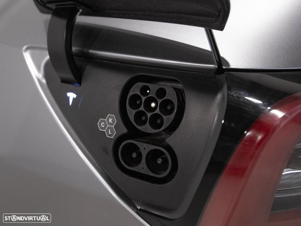 Tesla Model Y Long Range Dual Motor AWD - 14