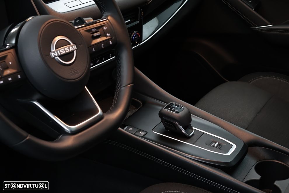 Nissan Qashqai 1.3 DIG-T N-Connecta Xtronic - 23