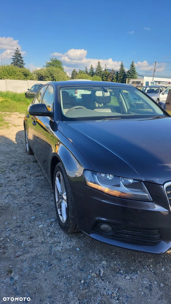 Audi A4 Limousine - 1