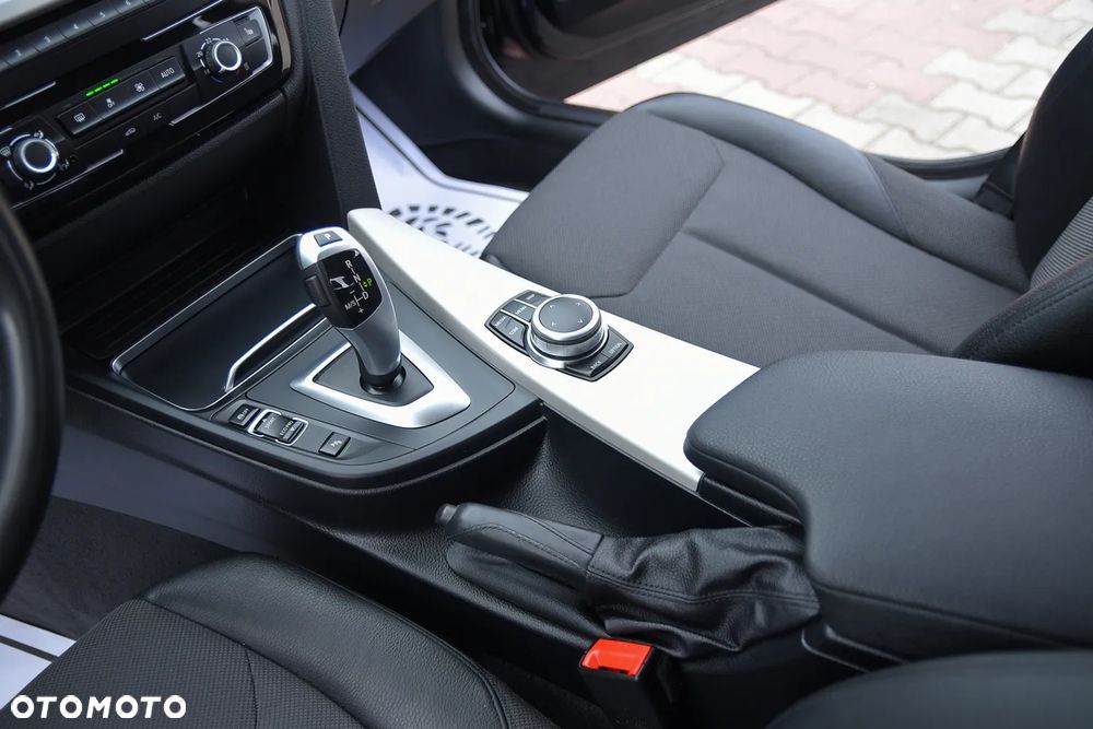 BMW Seria 3 320i xDrive Edition M Sport Shadow - 22