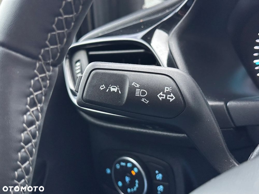 Ford Fiesta 1.1 S&S TITANIUM - 19