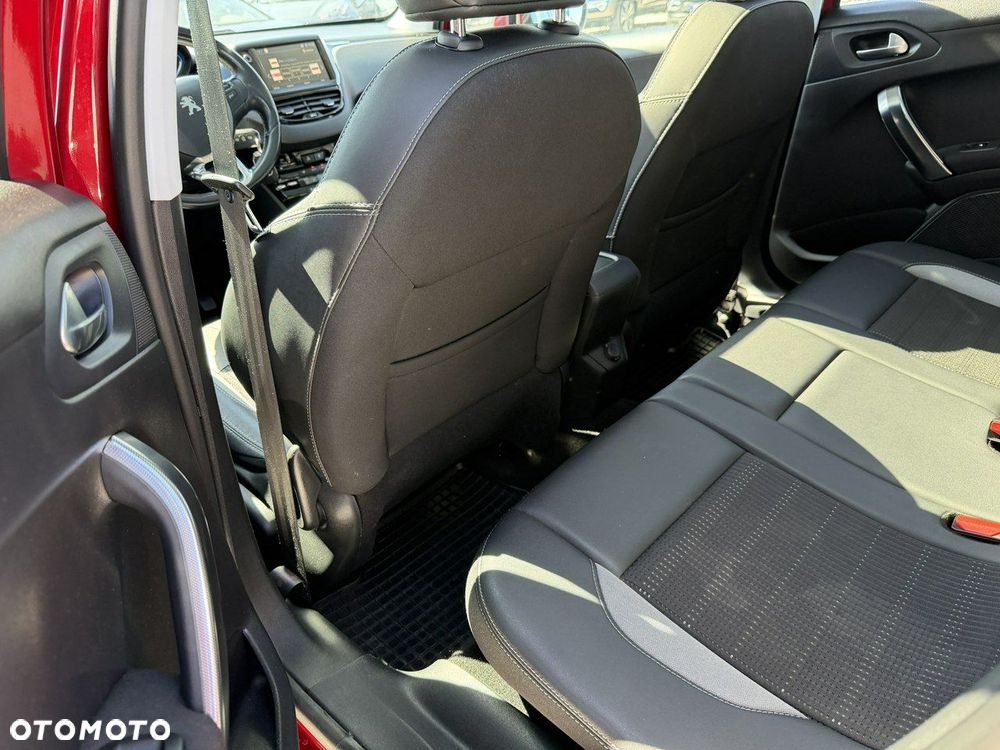 Peugeot 2008 1.2 Pure Tech GPF Allure S&S - 13