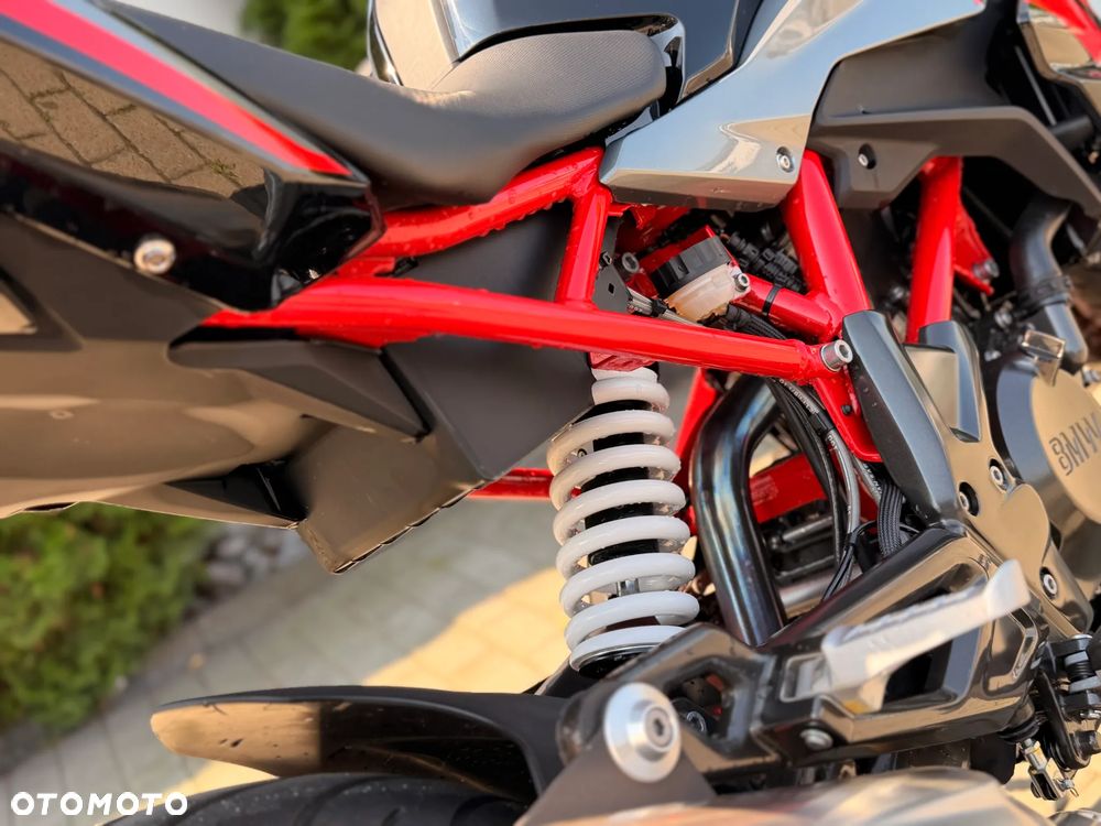 BMW G - 8
