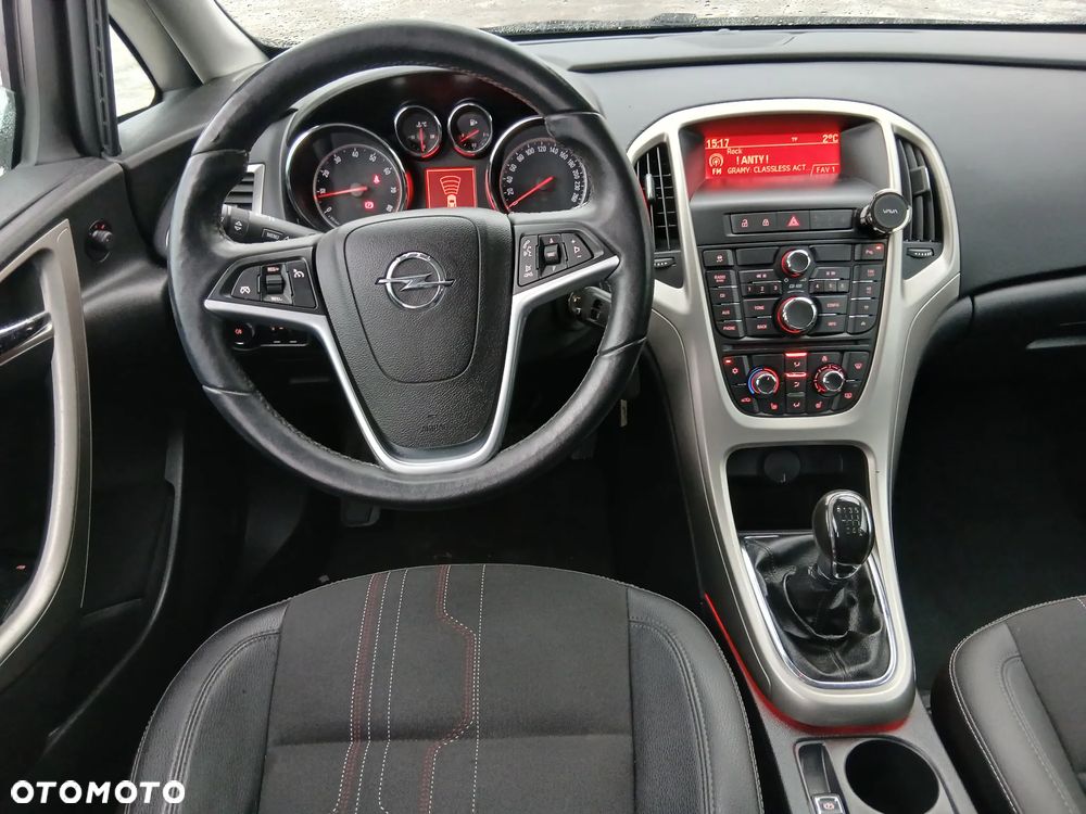 Opel Astra 1.4 Turbo 150 Jahre - 28