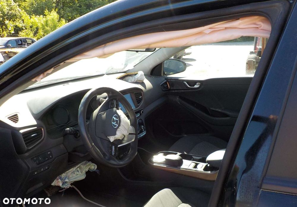 Hyundai IONIQ - 19