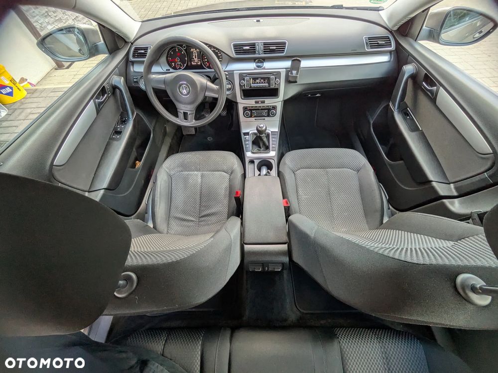 Volkswagen Passat - 14