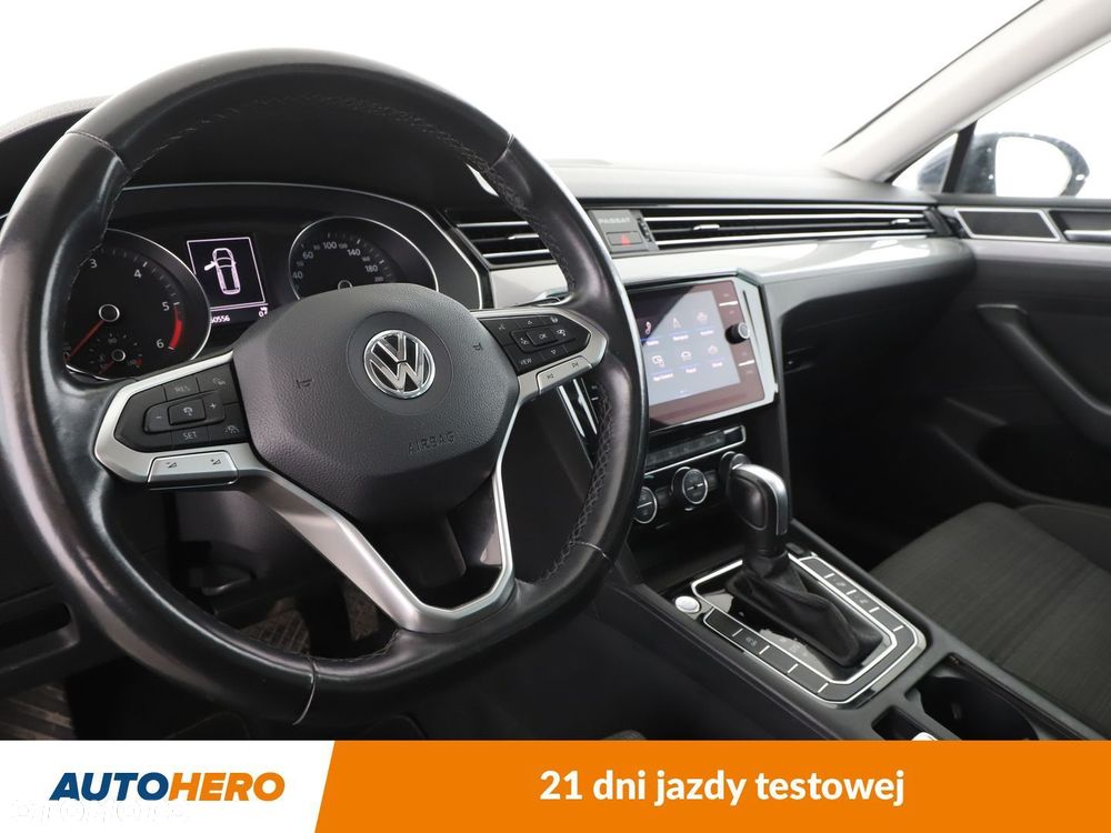 Volkswagen Passat - 11