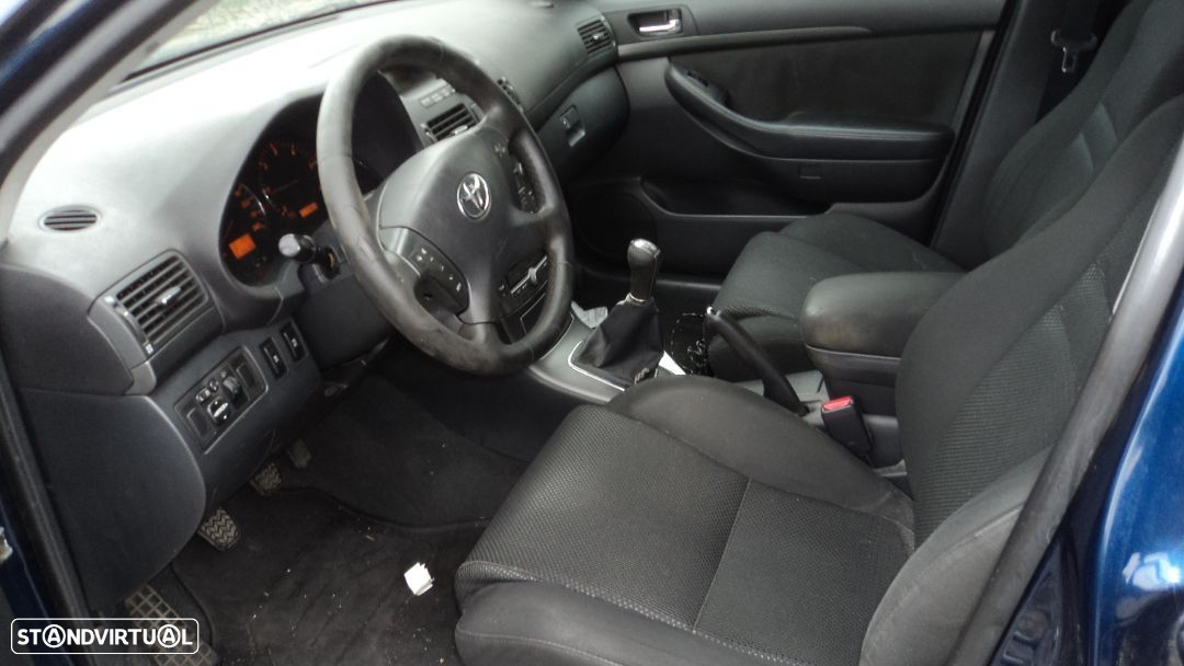 Toyota Avensis Wagon 2.0 D-4D Sol 2003 - Para Peças - 4