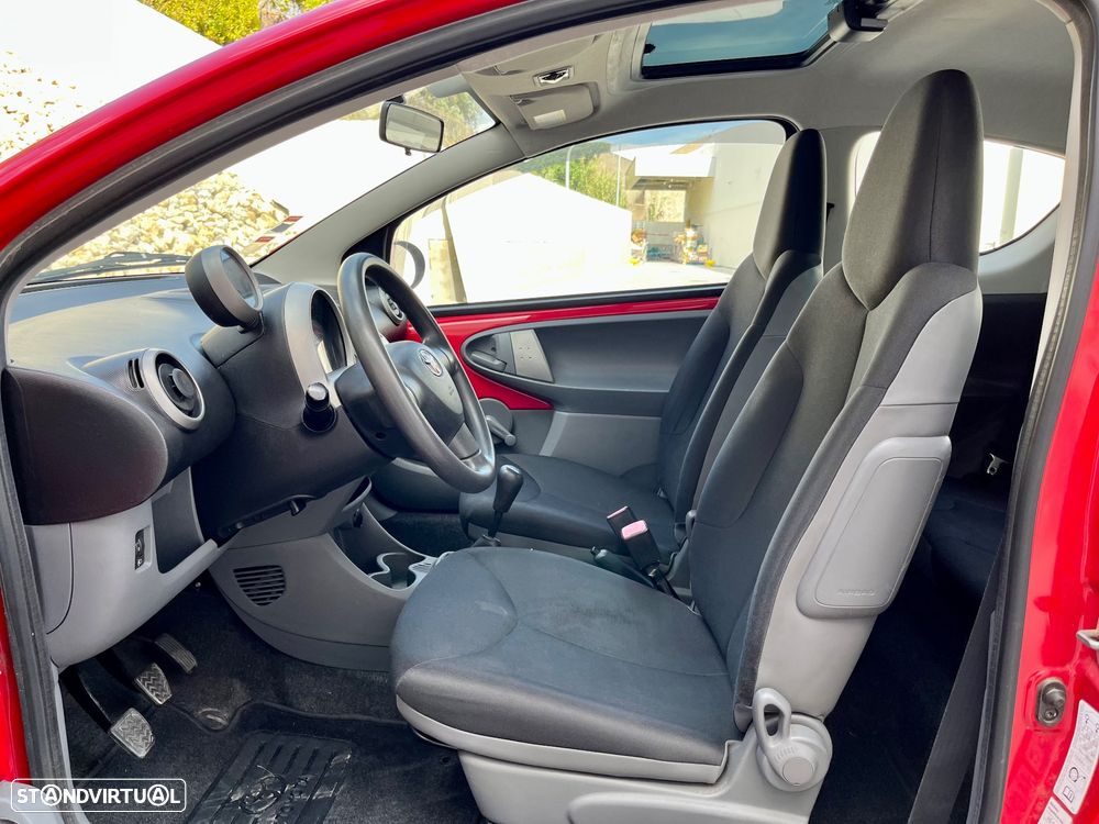 Toyota Aygo 1.0 Red Edition - 21