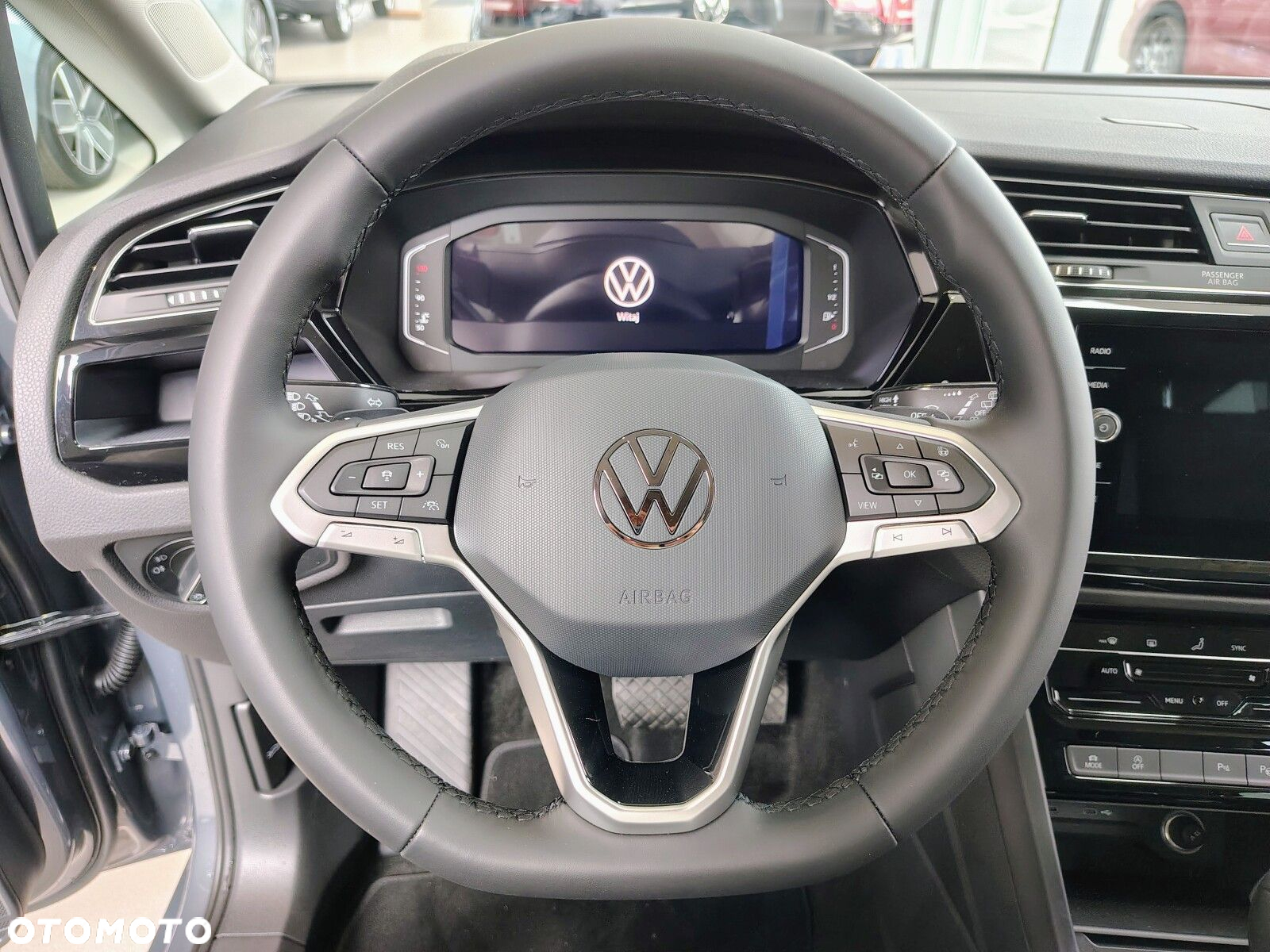 Volkswagen Touran - 11