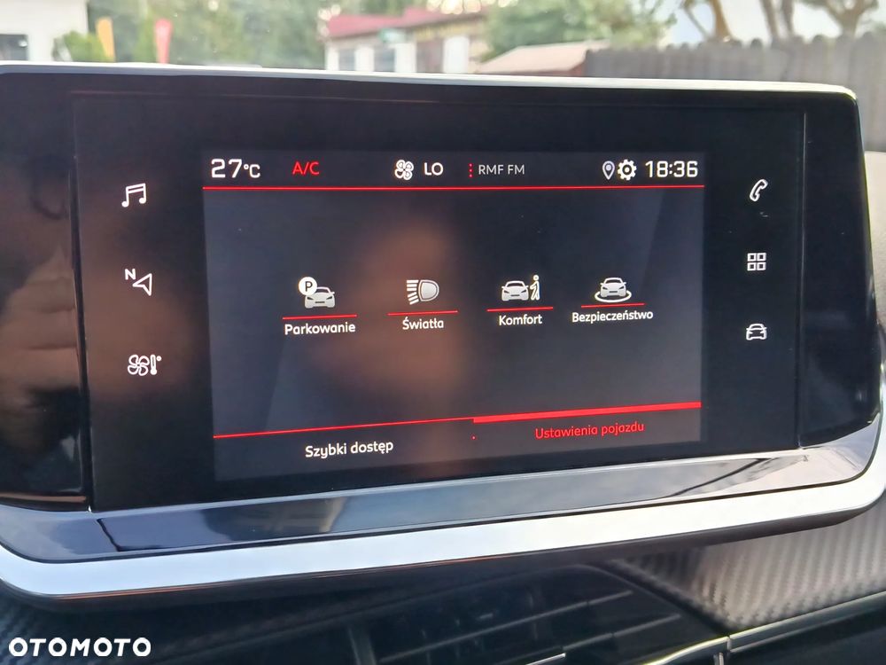 Peugeot 208 TURBO 100 Allure - 22