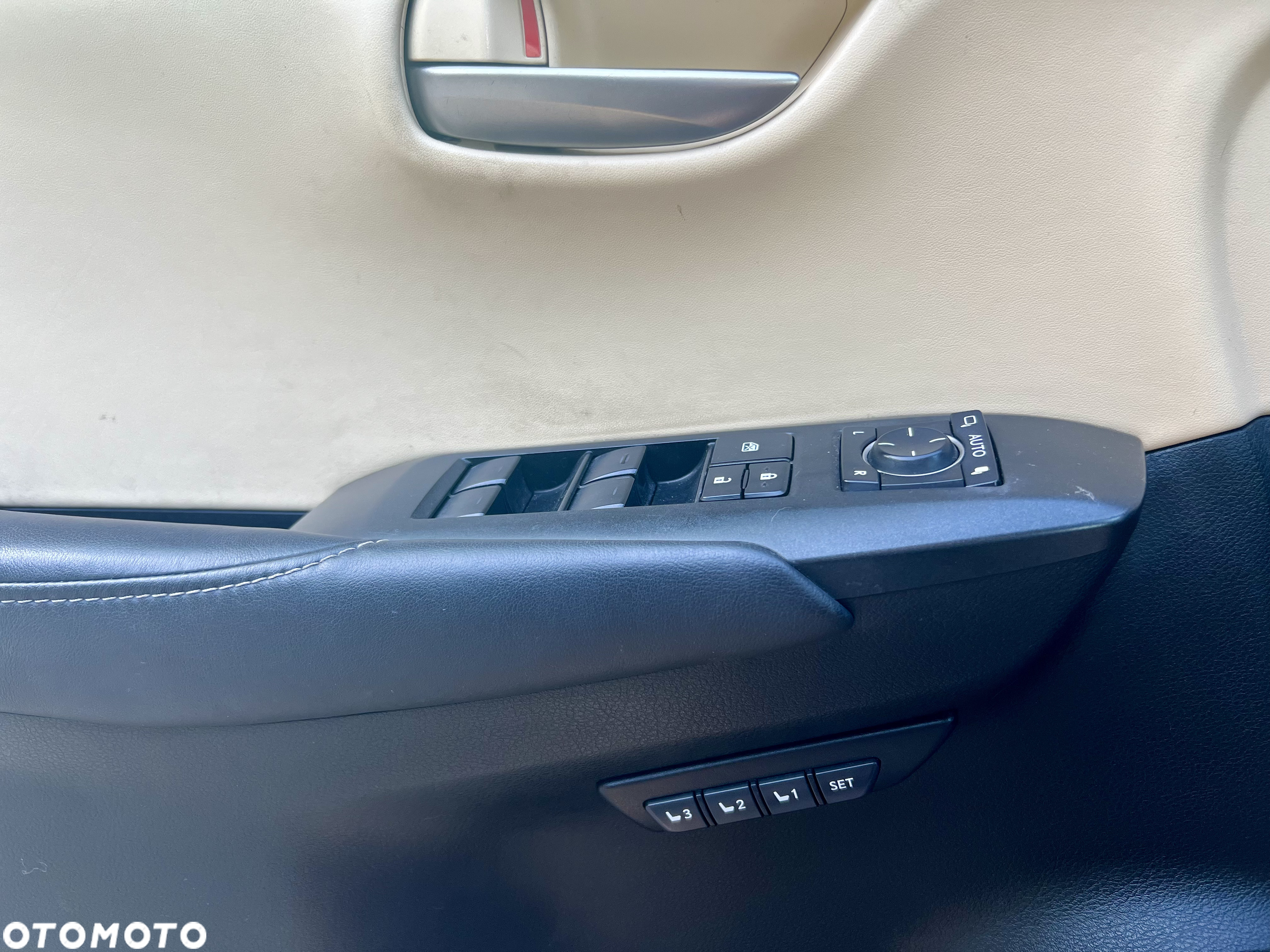 Lexus NX 300h Prestige AWD - 26