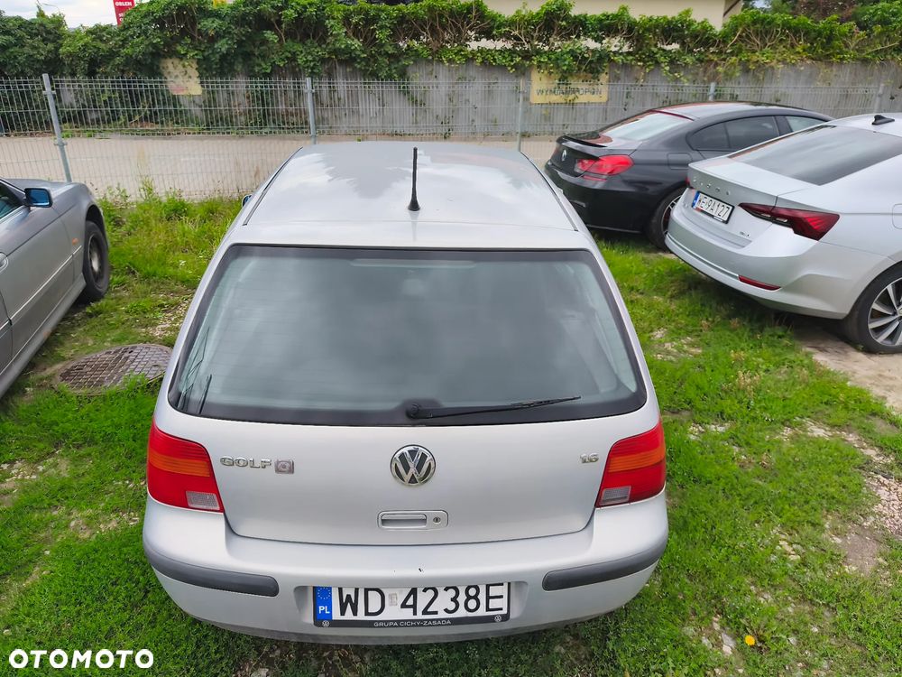 Volkswagen Golf 1.6 - 10