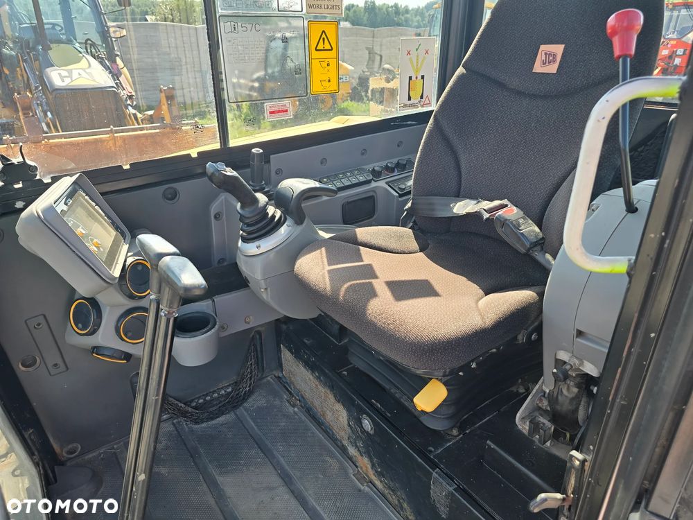 JCB - 3