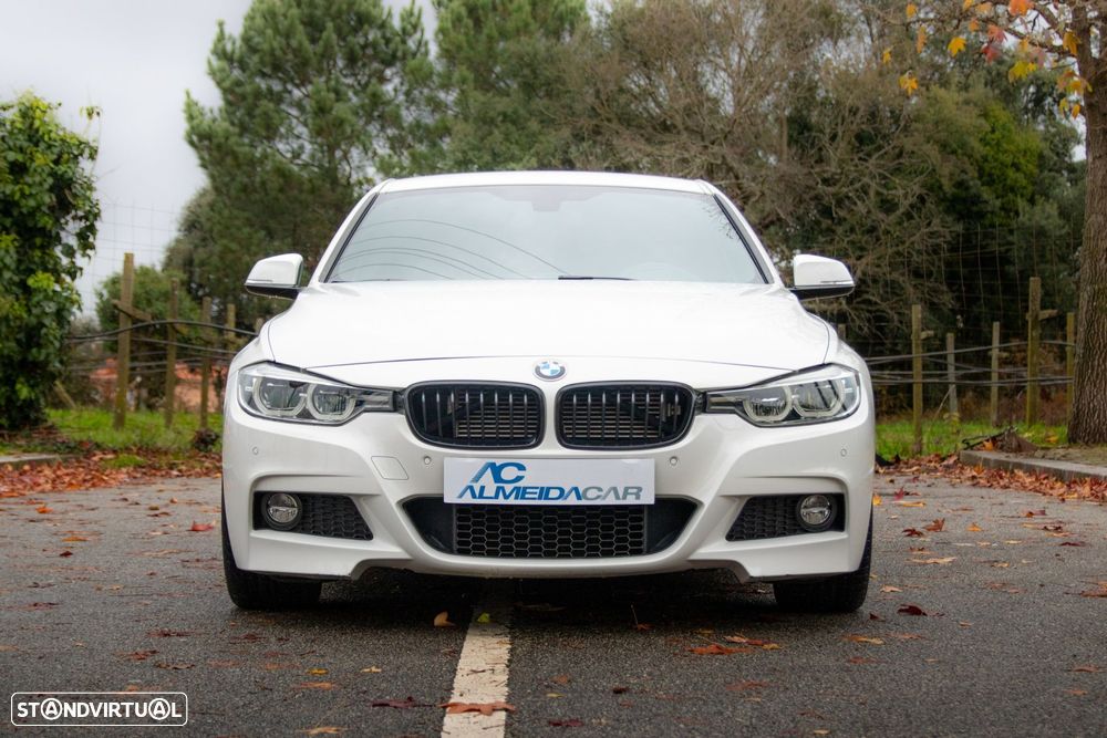 BMW 330 e iPerformance Pack M - 1