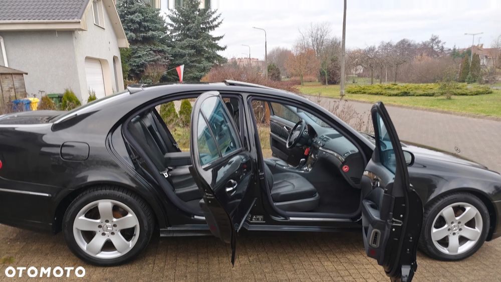 Mercedes-Benz Klasa E 500 4Matic Avantgarde Sport Edition AMG - 40