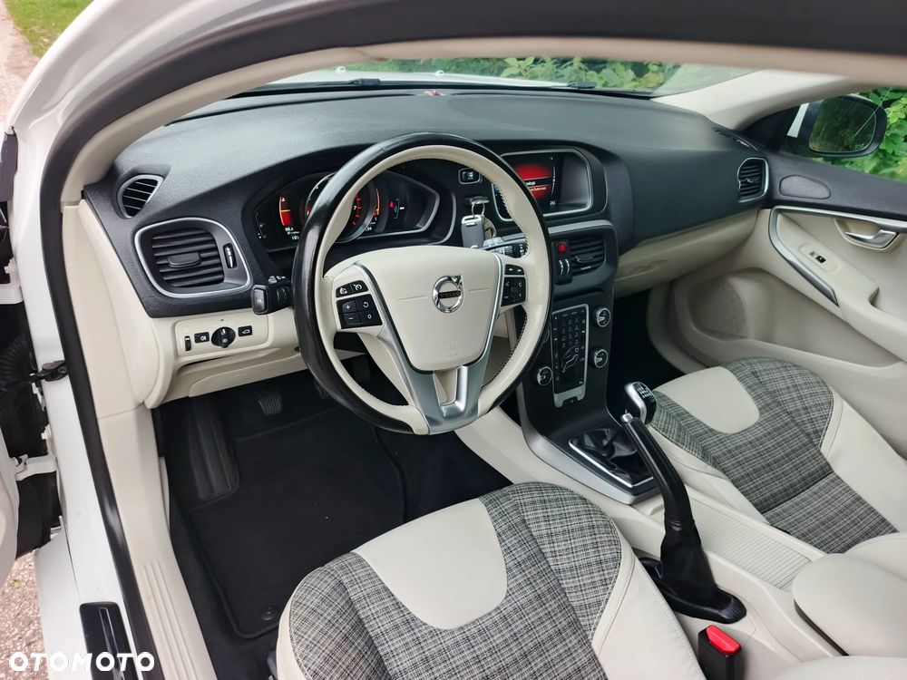 Volvo V40 - 23